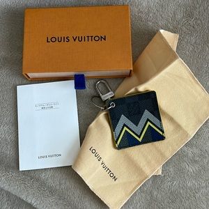LOUIS VUITTON Damier Graphite Key holder/bag charm
